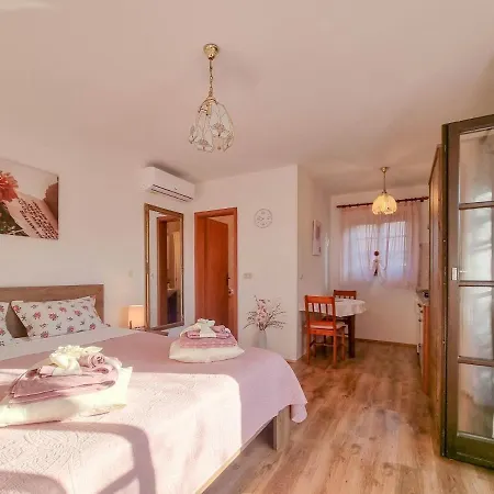 Santo Apartment *